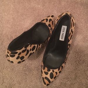 Steve Madden leopard print pump.