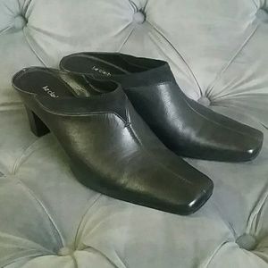 Liz Claiborne Black Clog