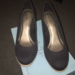 Super comfortable black wedge shoe!