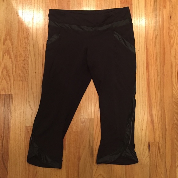 Lululemon cropped run tights, with tuxedo stripe