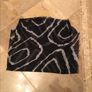 Black and white printed fashion scarf