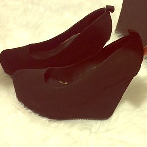 Black wedge heels
