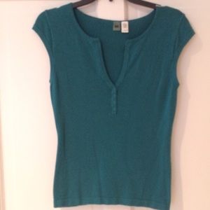 Sleeveless stretch top