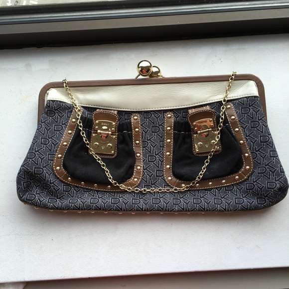 DKNY CLUTCH - Picture 1 of 4