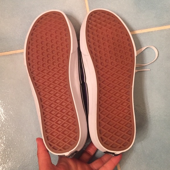 BRAND NEW PURPLE VANS SNEAKERS - Picture 3 of 3