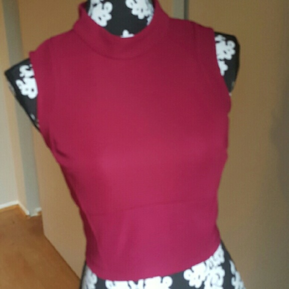 BEBE | High-Neck Burgandy Wine Crop Top - Picture 2 of 4