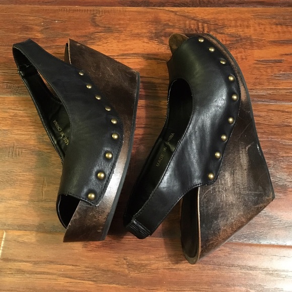 F21 Wedges Black