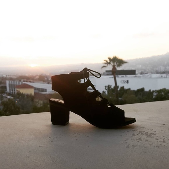 🗣Restock 🗣Black lace up heels - Picture 3 of 4