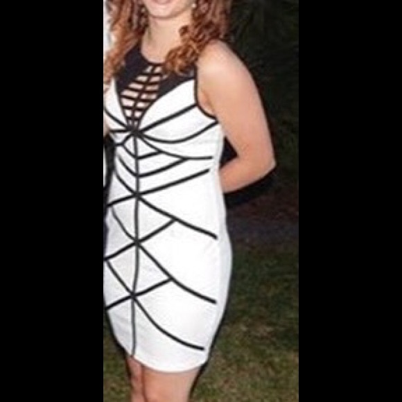 Black and white caged dress - Picture 1 of 2