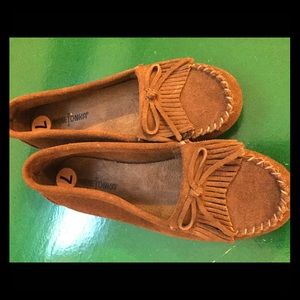 MINNETONKA Moccasins (Size 7) Light Brown NWOT