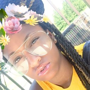 Meet your Posher, Timara