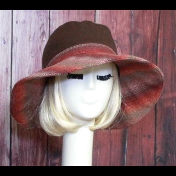 Wide brim wool hat