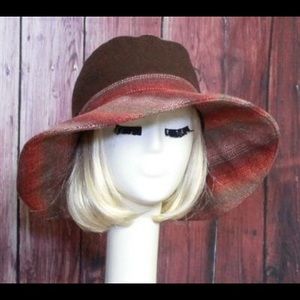 Wide brim wool hat