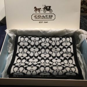 Coach Signature C Pattern Black and White Scarf
