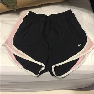 3 nikes already sold to other shopper Savannah