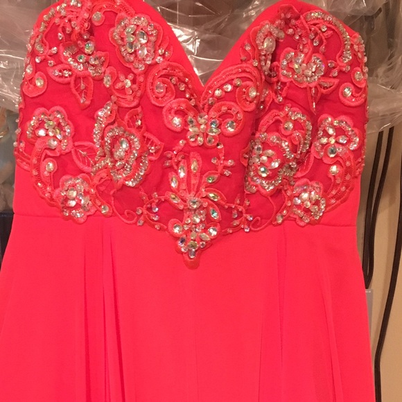 NWT Jeweled Sweetheart-Neckline - Picture 6 of 7