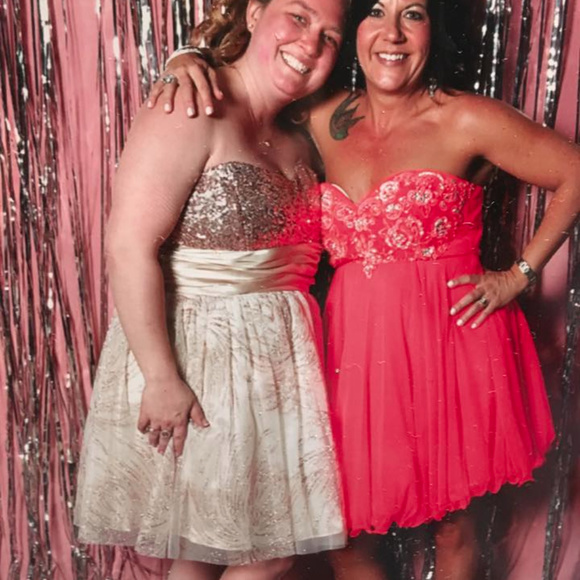 NWT Jeweled Sweetheart-Neckline - Picture 4 of 7