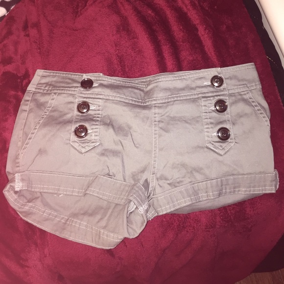 Semi high waisted shorts