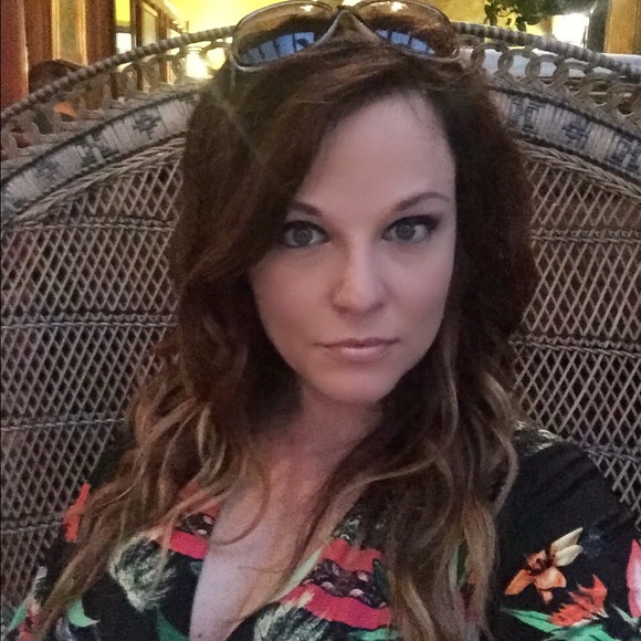 Meet your Posher, Aliese - Picture 2 of 4