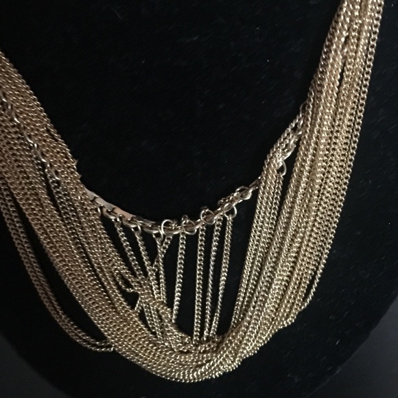 Lovely gold colored necklace - Picture 2 of 3