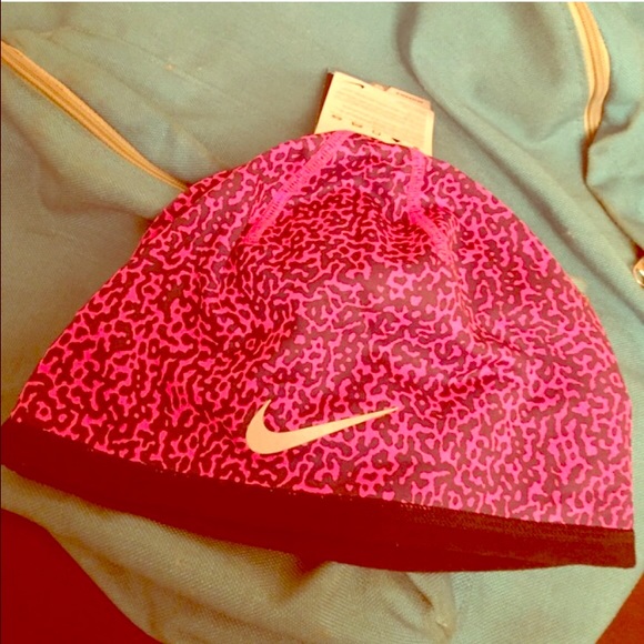 Nike Youth Reversible Beanie-2 Hats in 1!