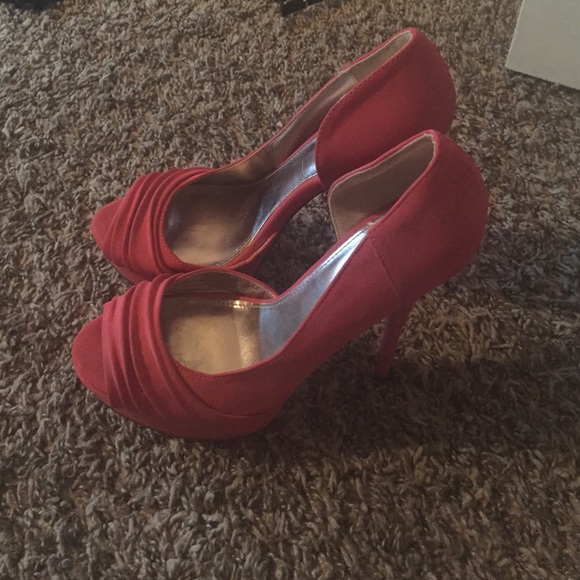 Size 6 dark pink. Worn only a few times - Picture 2 of 3