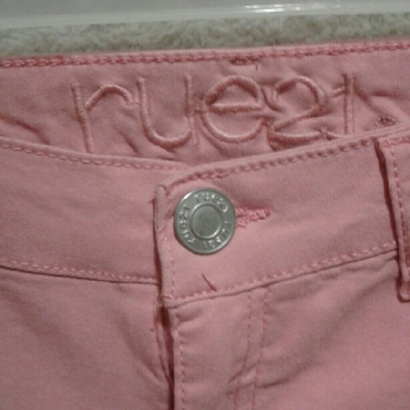 pink jeggings!
