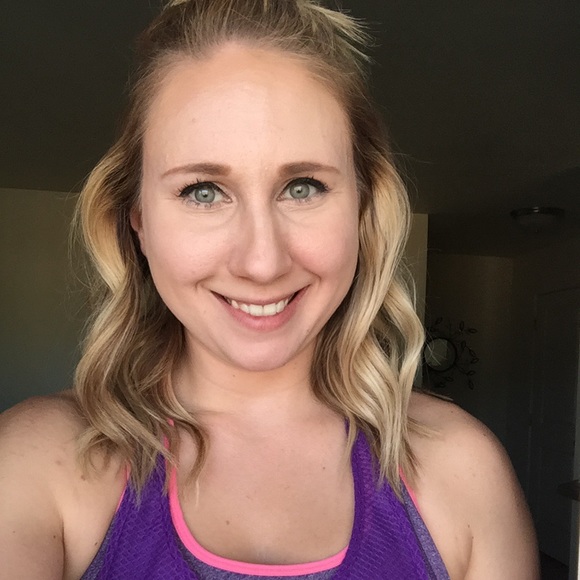 Meet your Posher, Rachel - Picture 2 of 3