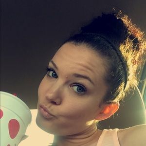 Meet your Posher, Maegan