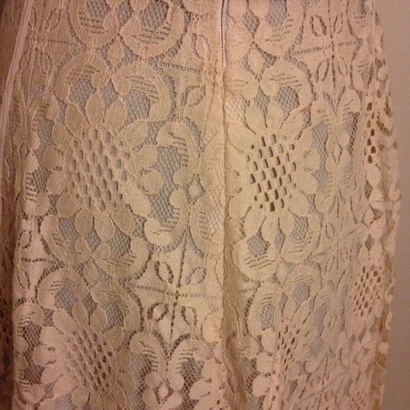 Lace V-neck Dress - Picture 4 of 4