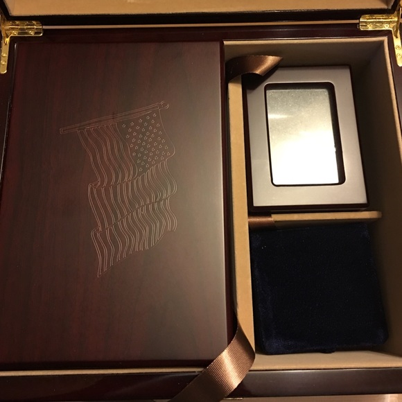 Box Urn with Smaller urn inside plus candle - Picture 3 of 4