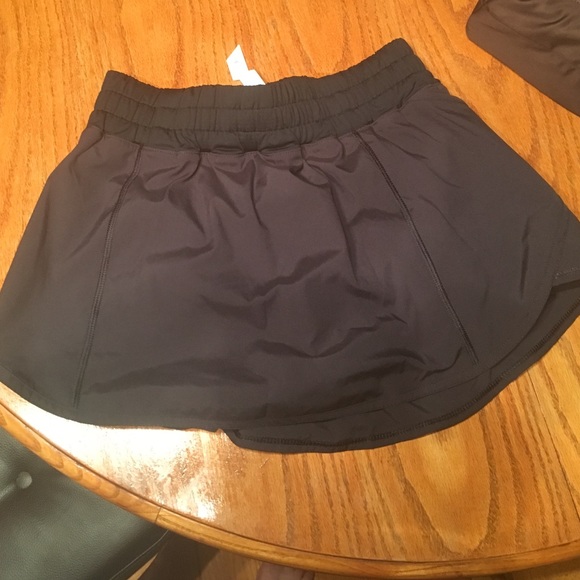 Lululemon size 6 skirt