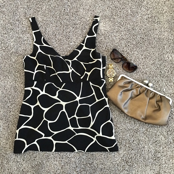 Ann Taylor geometric sleeveless blouse