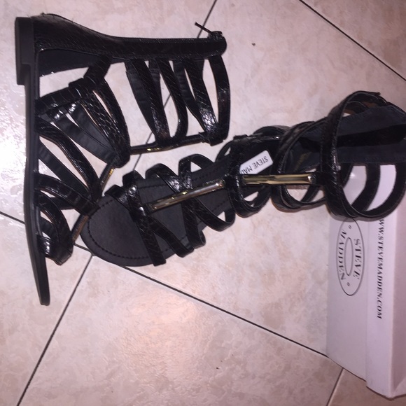 New, never worn black snake sandal size 6.5 - Picture 4 of 4