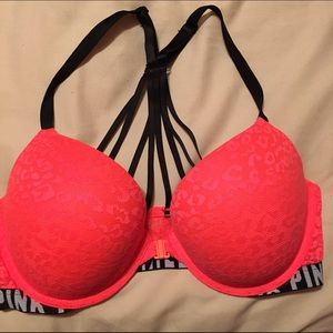 To die for PINK bra! Gorgeous!