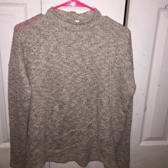 American eagle long sleeve, oatmeal colored shirt.