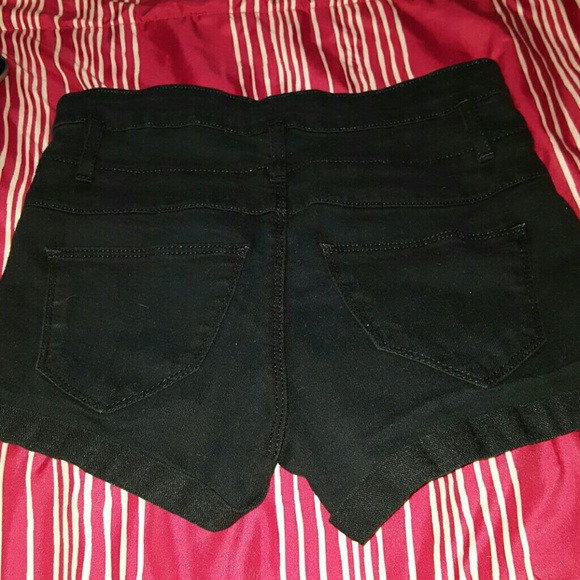 Shorts - Picture 2 of 3