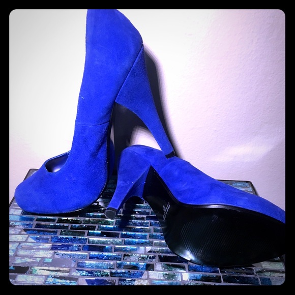 Size 9 Cathy Jean Royal blue suede heels - Picture 1 of 2