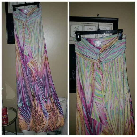 Bright colored maxi sz M