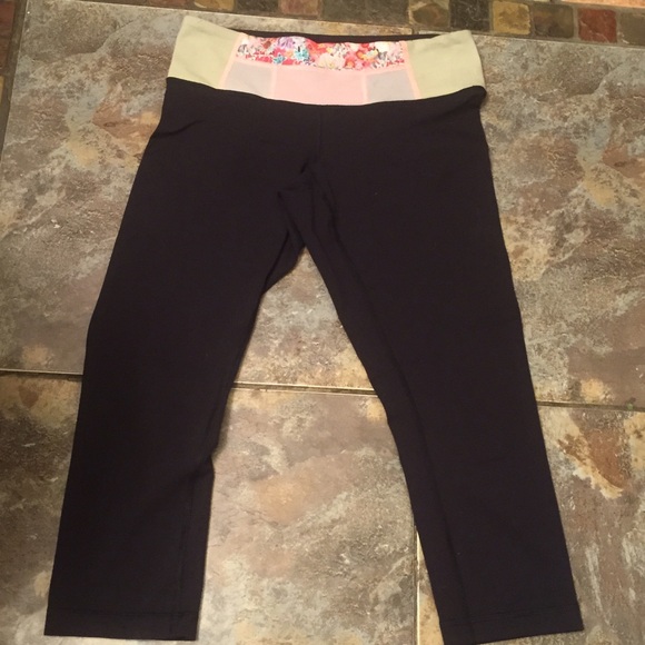 Lululemon black capris with floral band