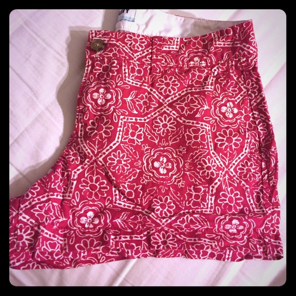 Pink flower printed shorts with 4 pockets