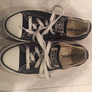 Children's converse tennis shoes