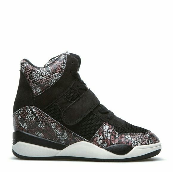 Athletic Wedge