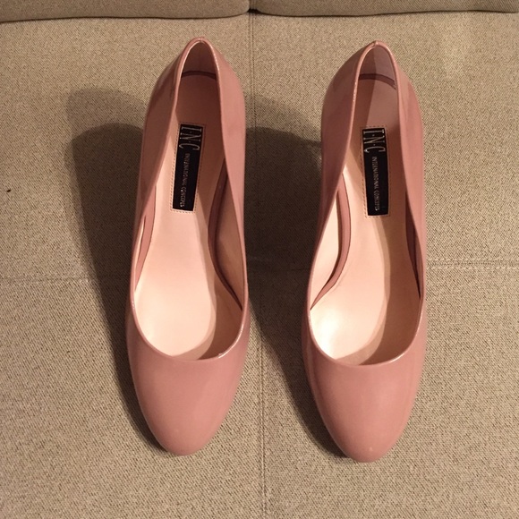 NEW PRICE Blush patent pumps