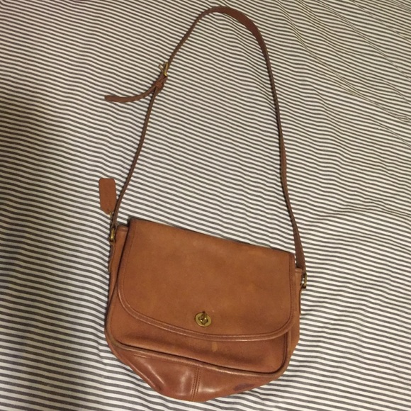 Tan vintage coach purse 1970s.