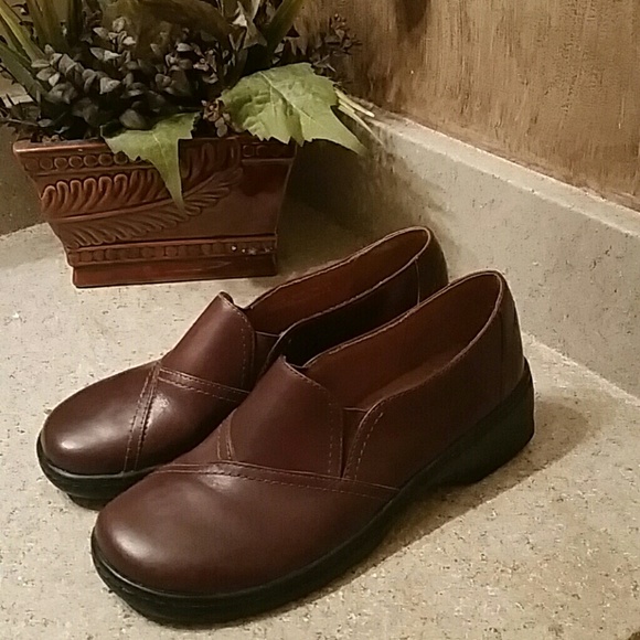 Shoes - Picture 3 of 3