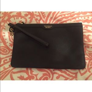 Black clutch