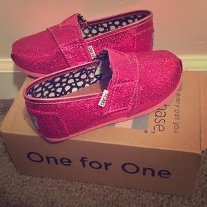 Little girls Toms