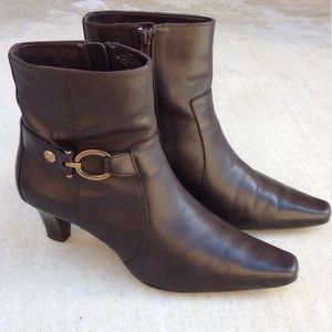 Anne Klein brown iflex boots