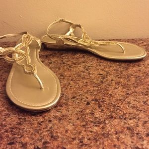 Sz 8.5 Unisa gold and rhinestone sandals